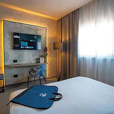 Bv Oly Отель 4*