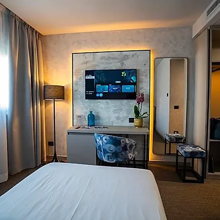 Bv Oly Отель 4*