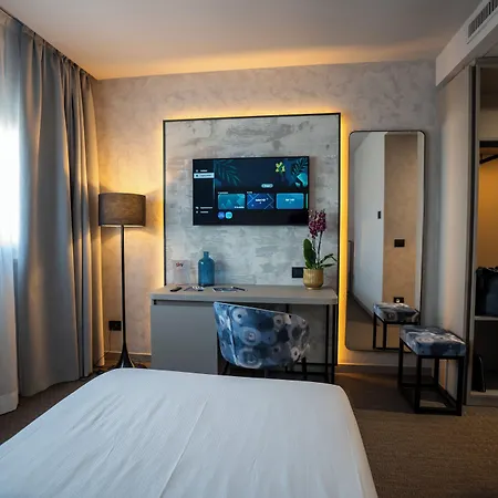 Bv Oly Hotel 4*